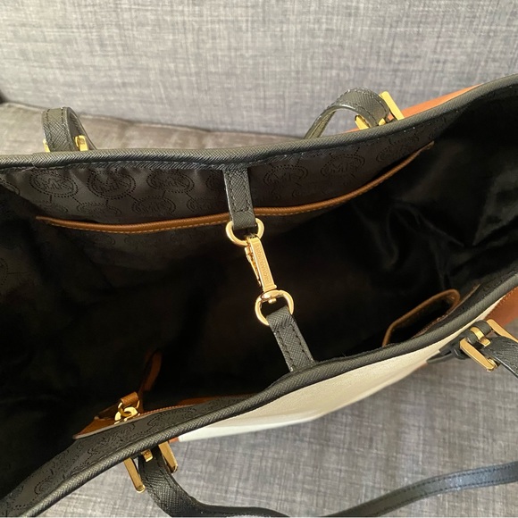 Michael Kors Caryall Tote - Picture 7 of 11